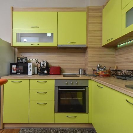 Vintage Spot - Colorful One-Bedroom Apartment By Flat Mаnager Sofia Luaran gambar